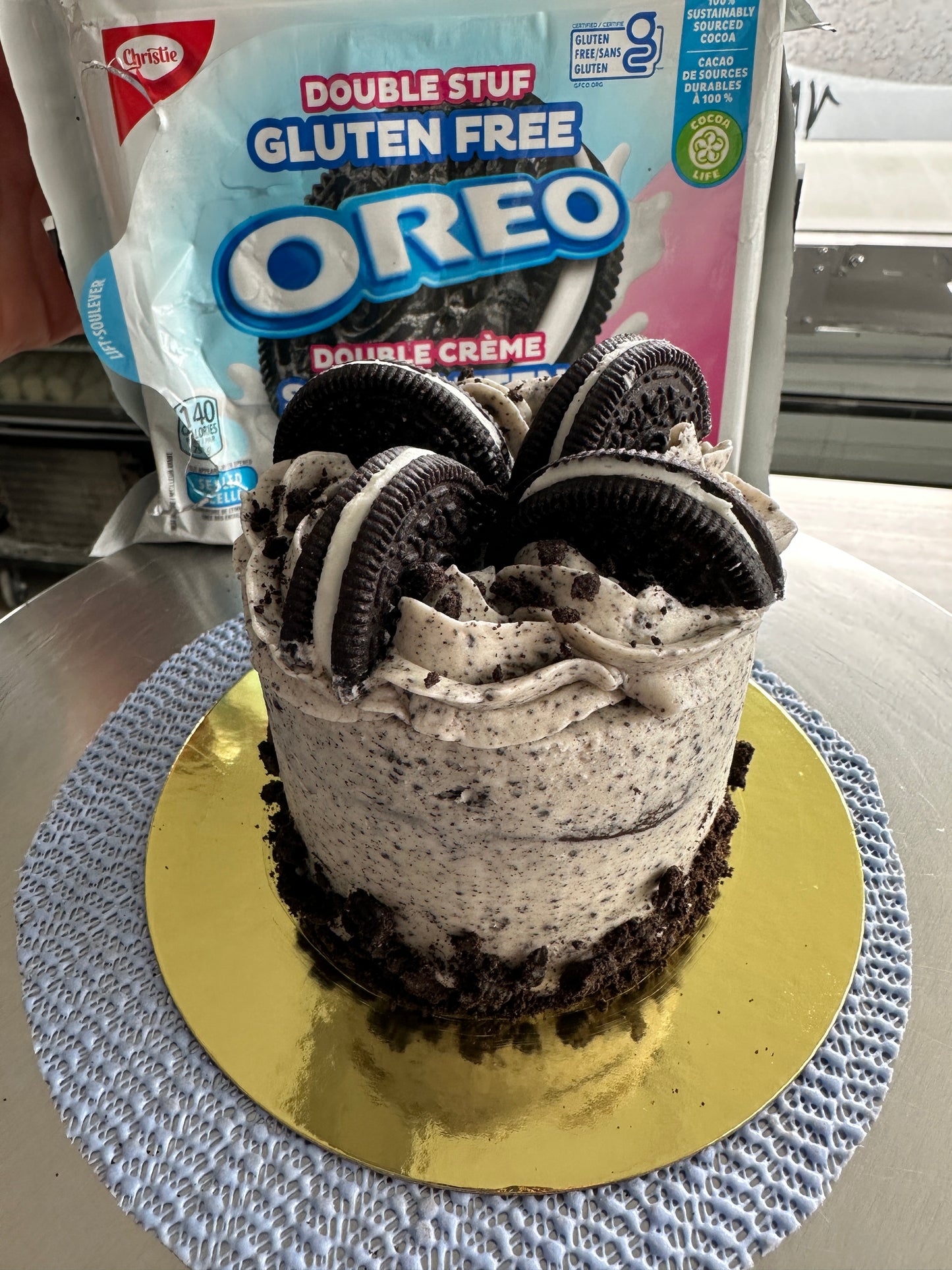 4” Oreo Cake *Pre-Order 48 hours In Advance (Available for Store Pick-up Only)