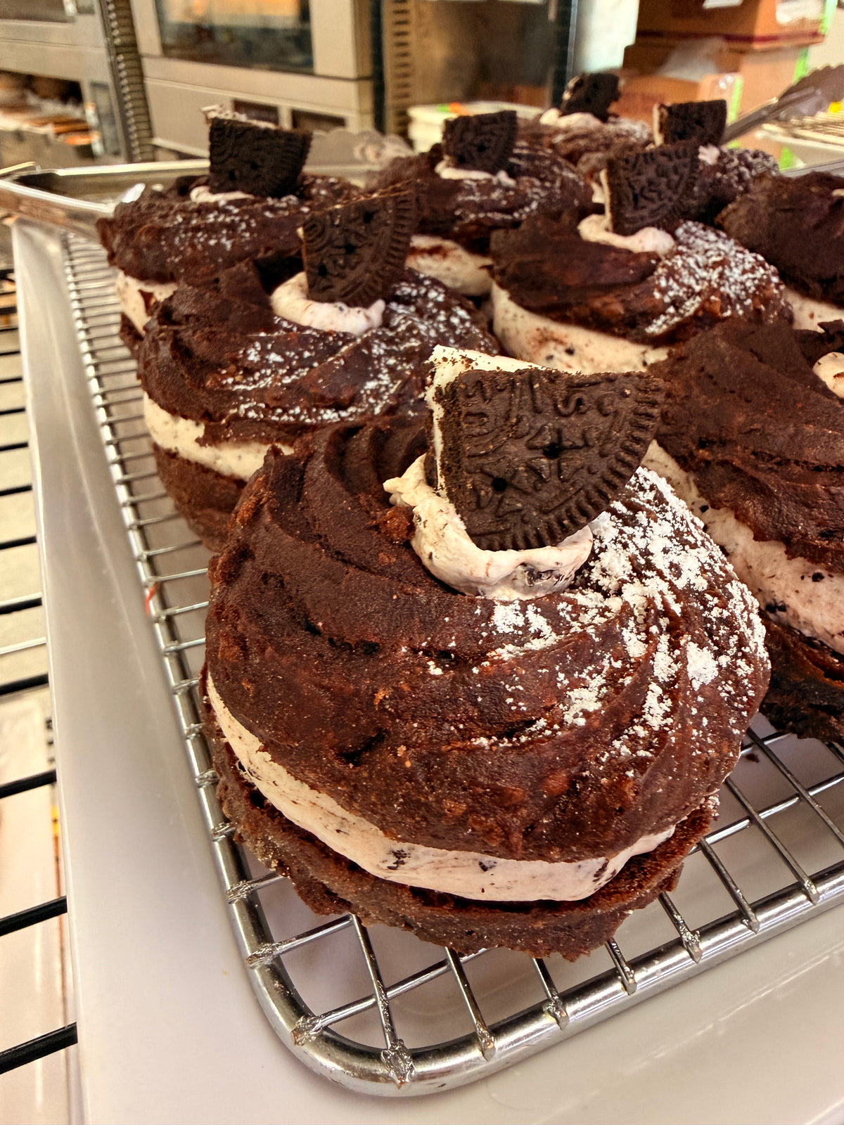 Oreo Filled Cruller Seasonal (6pcs)