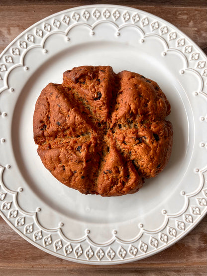 Scones - Assorted (1 full round “cut” in 4 or 6 pieces)