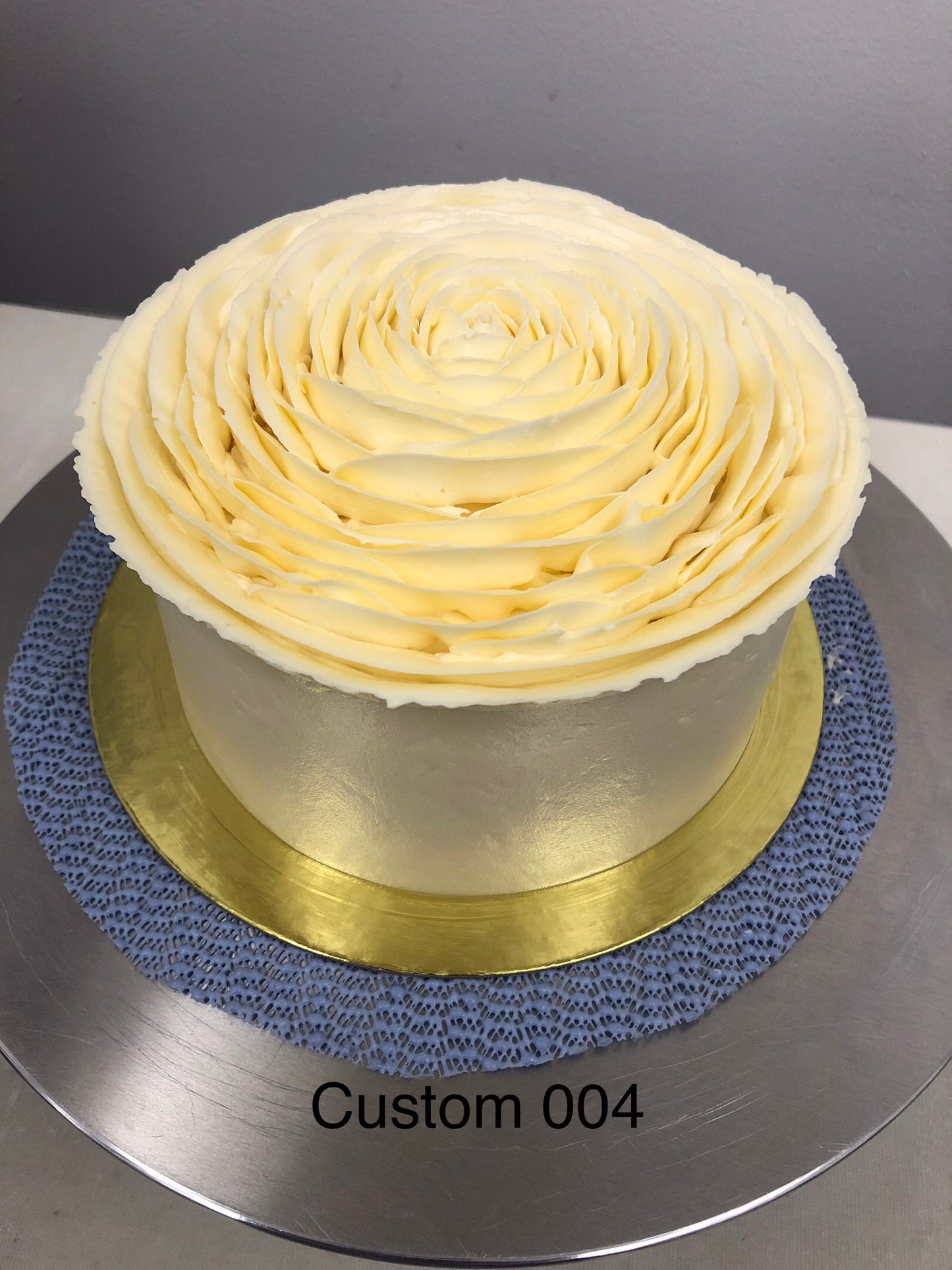 6" Rose Custom Cake 004 - Pre-Order 72 hours In Advance (Available for Store Pick-Up Only)